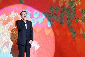 開会のあいさつをする川口実行委員長