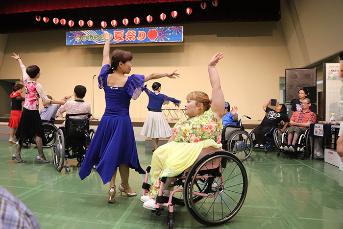 息の合った車いすダンス