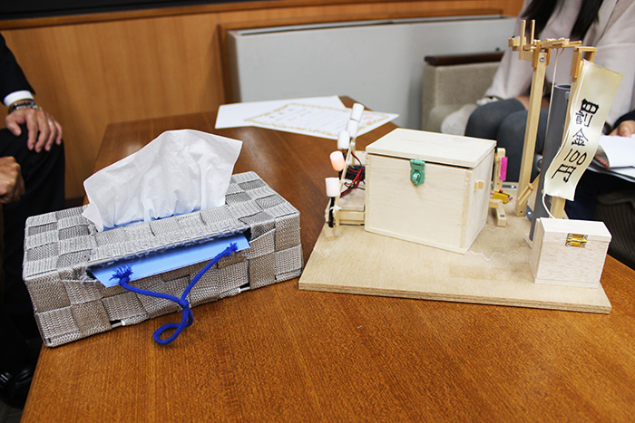 「カラクリ防犯貯金箱」と「赤ちゃんお遊び防止ティッシュBOX(ボックス)」