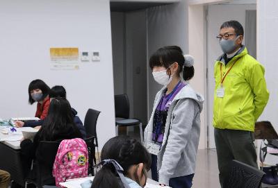調べたことを発表する参加者