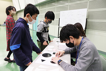 切り抜いた図形は大きさを細かくチェック