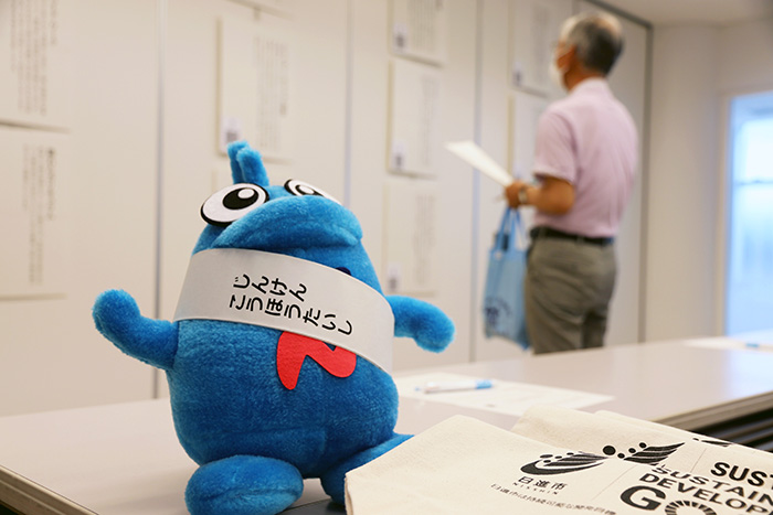 人権広報大使としてニッシーもたすきを身に付けて参加