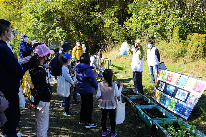 ごみが環境に与える影響を教えられる子どもたち