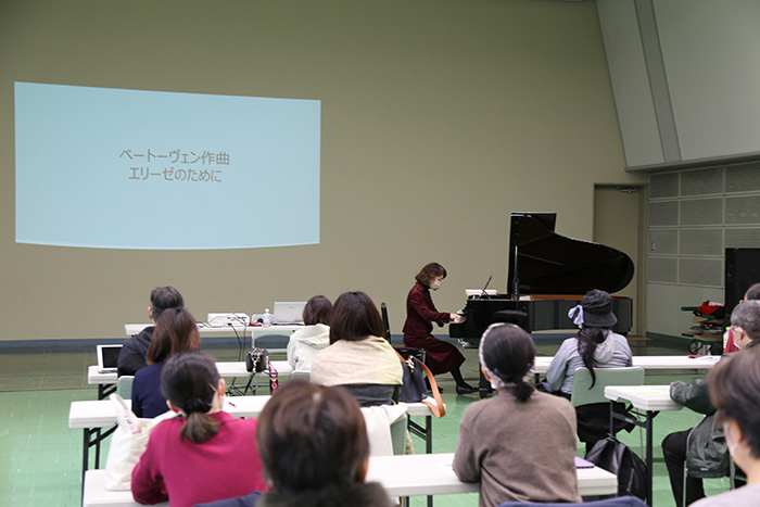 ホールで聴くピアノの音色に引き込まれます