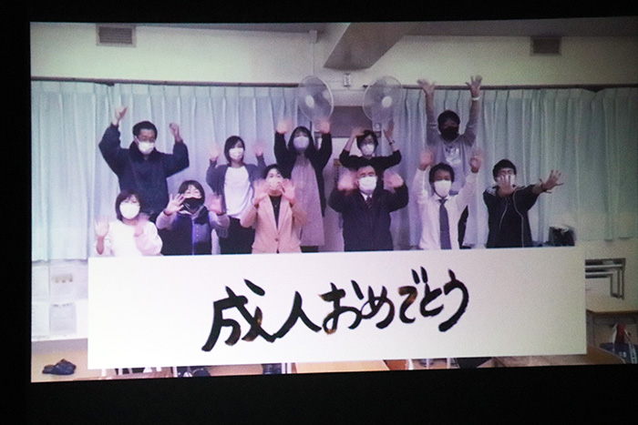 中学時代の恩師たちからのビデオメッセージ