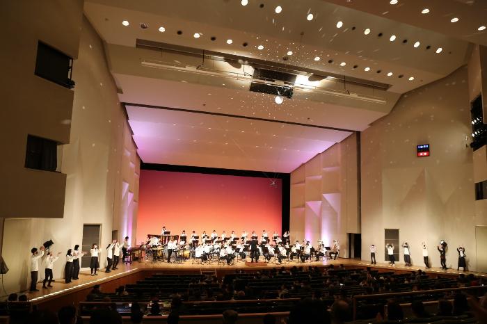 最後は子どもたちも一緒に出演しました