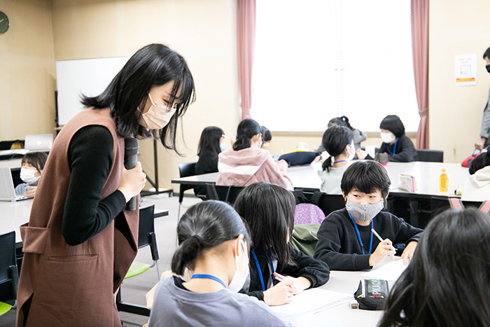 初めての取材に聞く方も聞かれる方も戸惑い気味