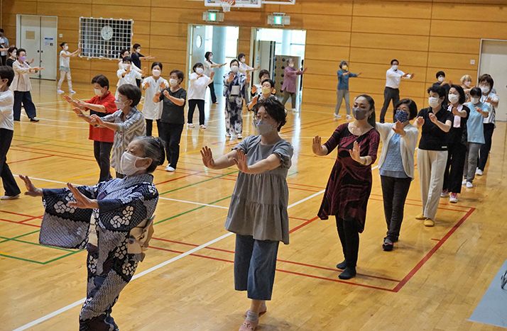 フロアに広がった踊りの輪