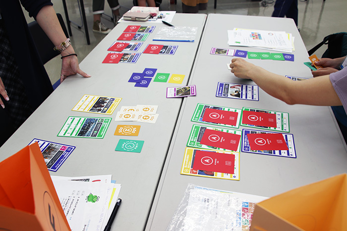 手持ちのカードや交渉で、ゴール達成を目指します