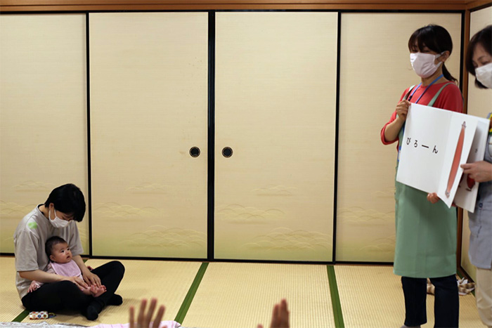 赤ちゃんも本が大好きです