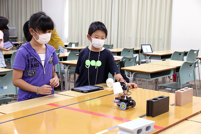 ブロックを倒してからUターンして戻ってくれば大成功