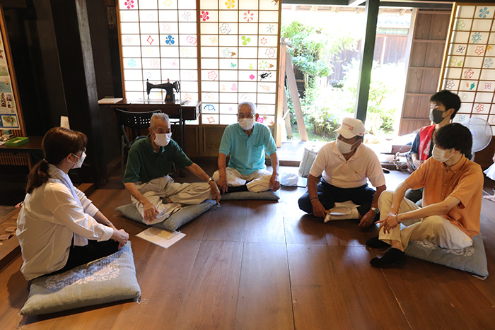 旧市川家住宅活用協力会のメンバーからたくさん話を聞きました