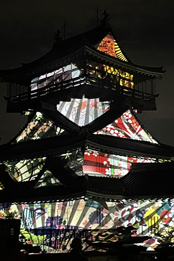 色とりどりに染まる岩崎城