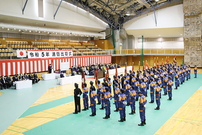 14分団それぞれ5~6人が参加した出初式
