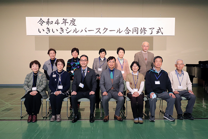 学級ごとに記念撮影