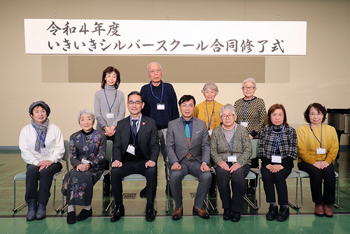 学級ごとに記念撮影