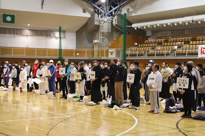 ずらりと並んだスポーツ協会加盟団体のメンバー