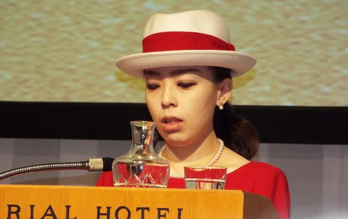 社会貢献者表彰にてお言葉を述べられる瑶子女王殿下の写真