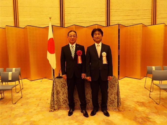 受賞団体として出席した五色園防災隊、隊長:横井さん、書記:近藤さんの写真