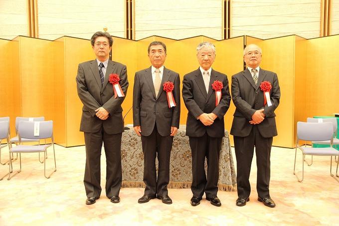内閣総理大臣表彰式にて「防災思想の普及分野」受賞者のみなさんの写真