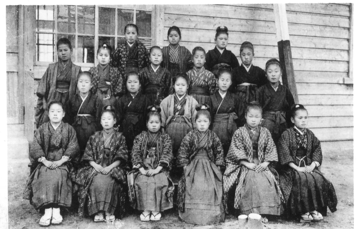 日進尋常高等小学校女子(大正6年)