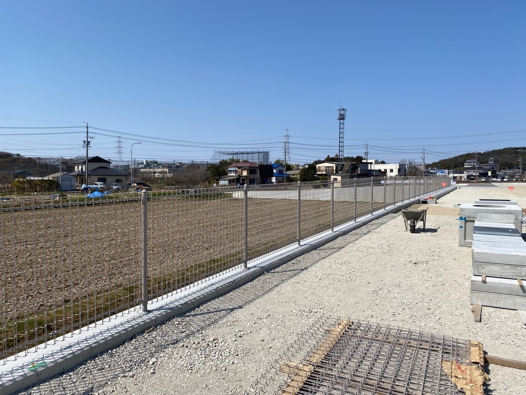 道の駅計画地西側フェンス設置写真