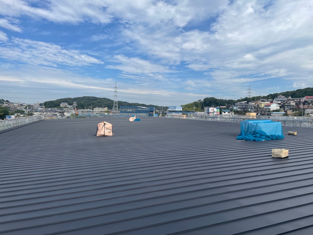 道の駅地域振興施設屋根設置完了状況写真