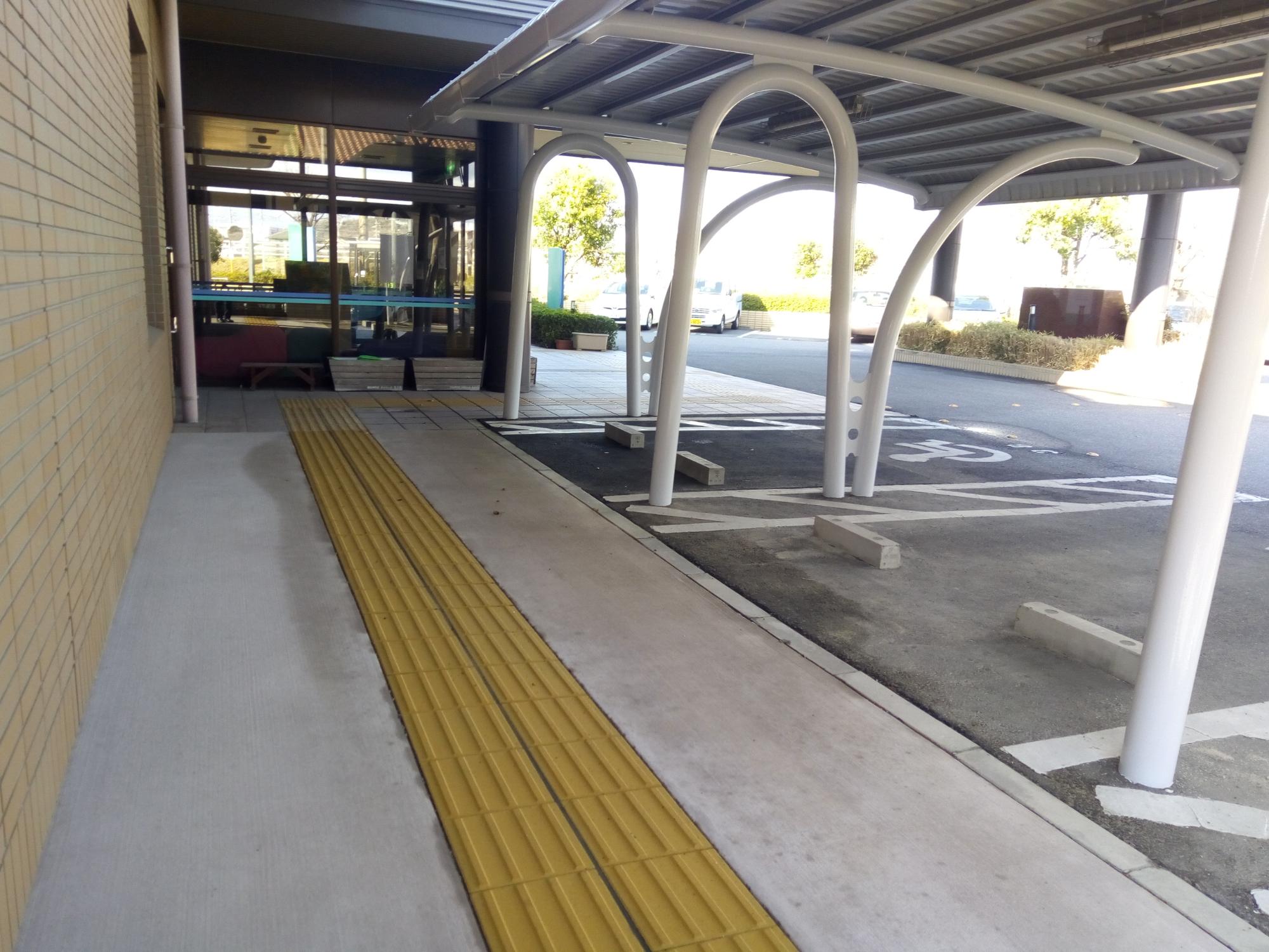 障害者駐車場点字ブロック部分