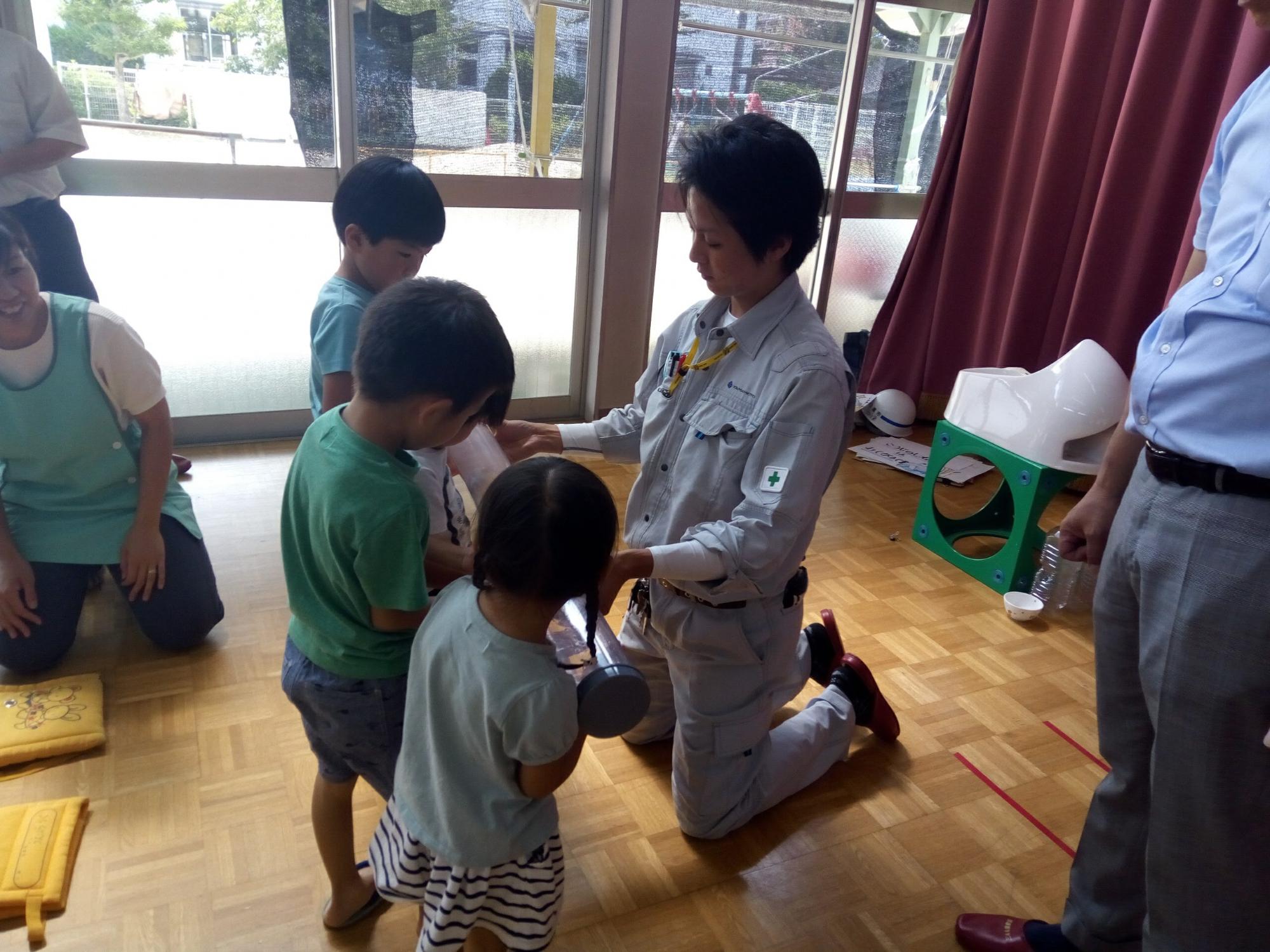配管体験の様子2