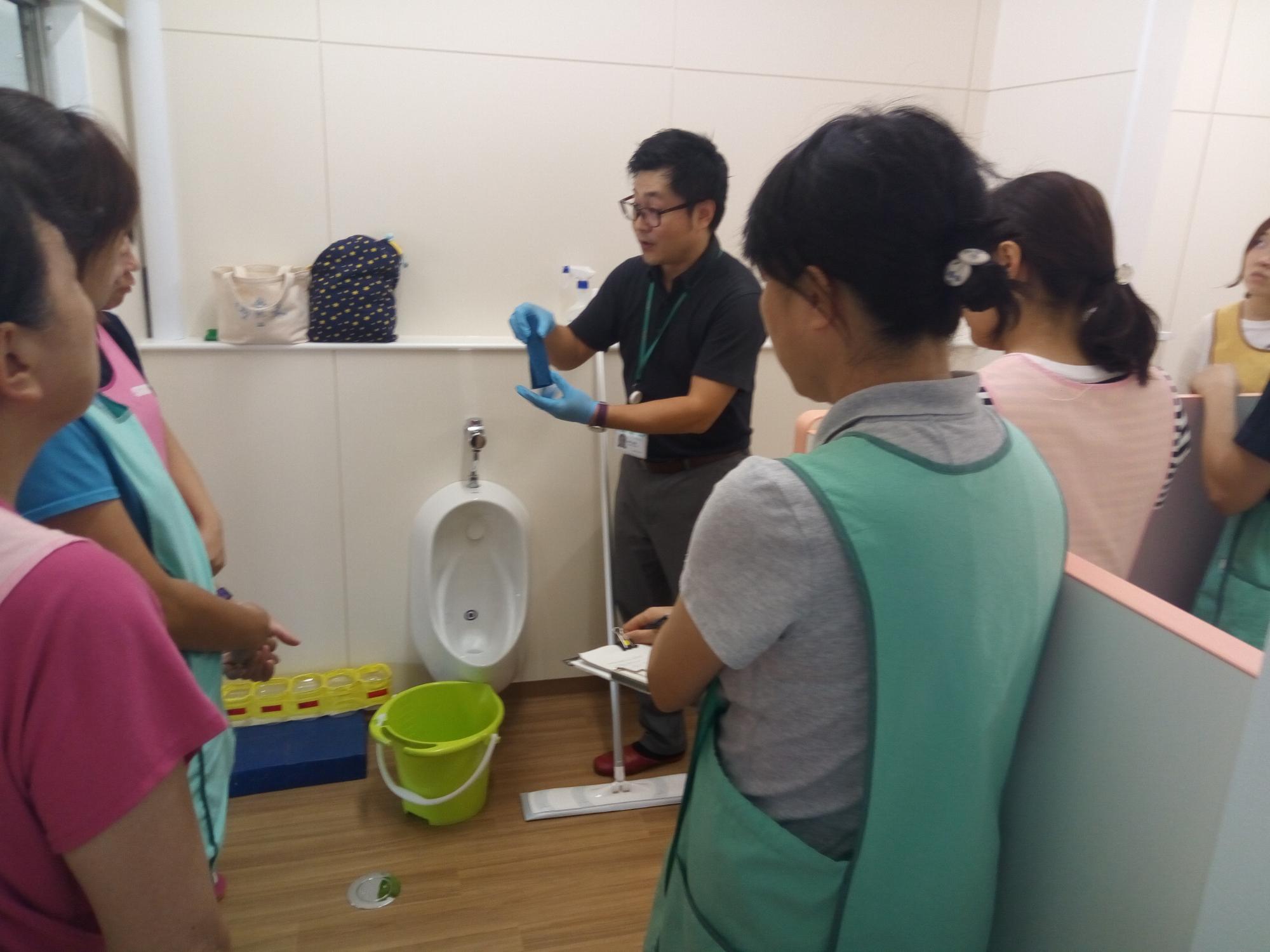 トイレ掃除セミナーの様子1