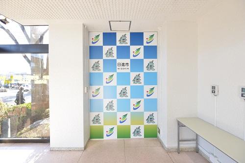 休日窓口の記念撮影コーナーの前からの写真