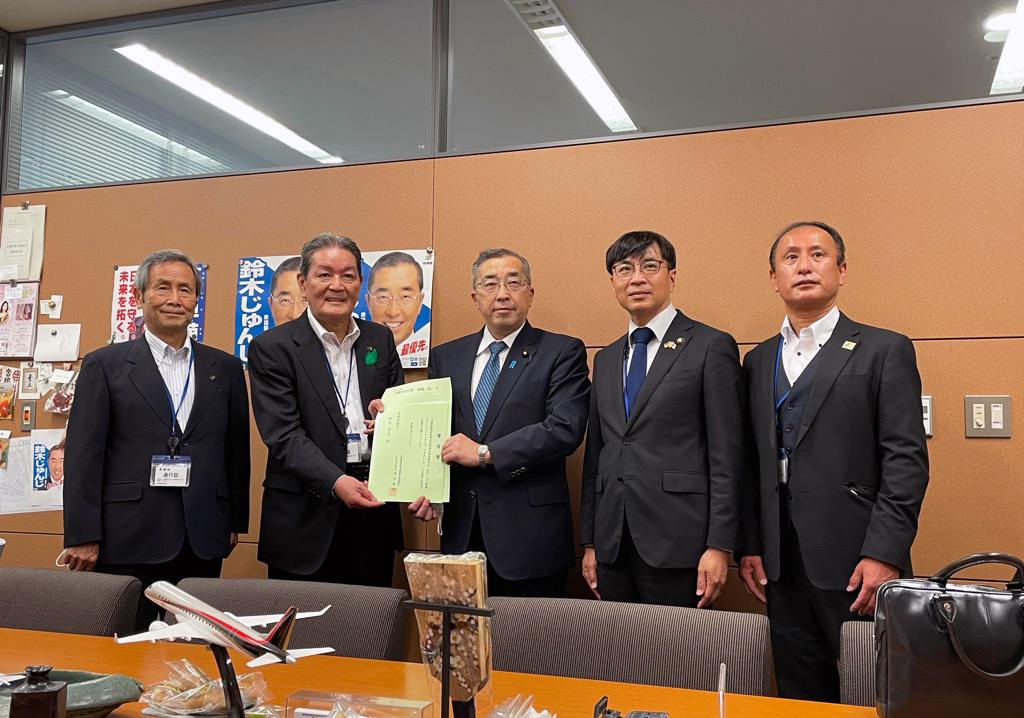 道路整備促進期成同盟会全国協議会における要望活動の様子1