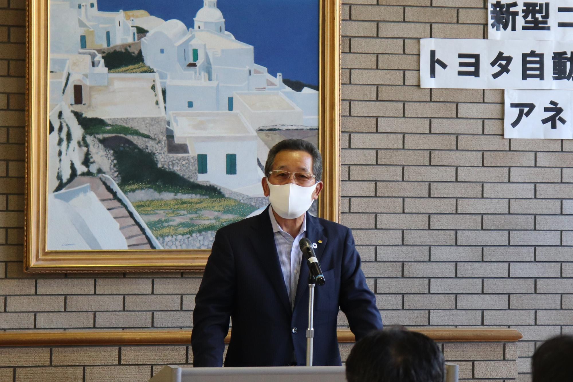 挨拶する河合満エグゼクティブフェロー