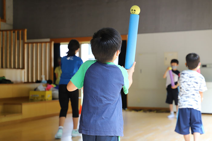 「おっとっと」と言いながら上手にボールを運んでいく