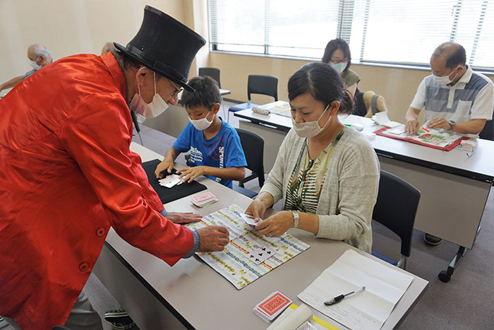 手順を繰り返し覚える参加者