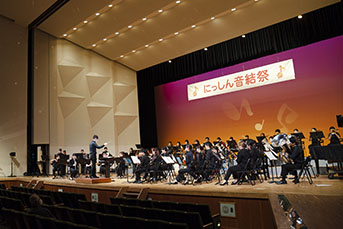 最後は「パプリカ」の演奏で会場が盛り上がりました