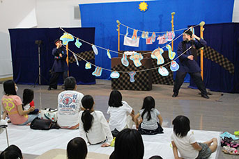 「せんたくかあちゃん」の公演の様子