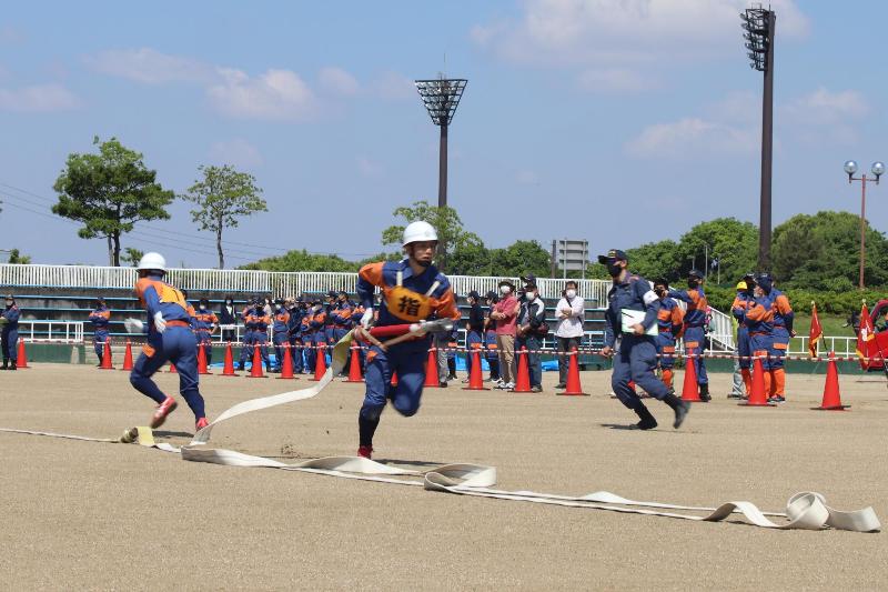 優勝した米野木分団の操法の様子
