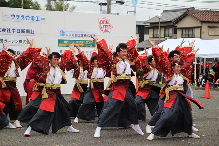 圧巻の市民パフォーマンス