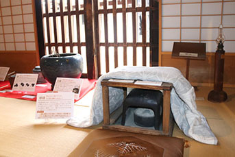 置きごたつの展示