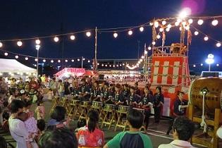 盆踊り大会(岩崎)で和太鼓を披露している写真