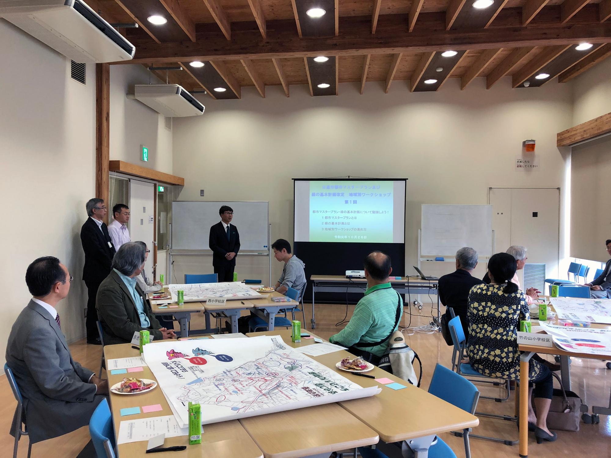 障害者福祉センターで挨拶する近藤市長
