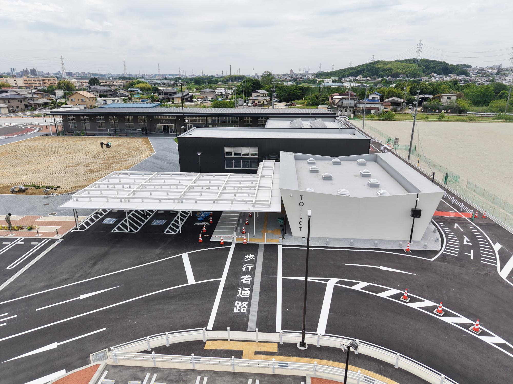 道の駅屋外トイレ及び通路シェルター工事完了写真