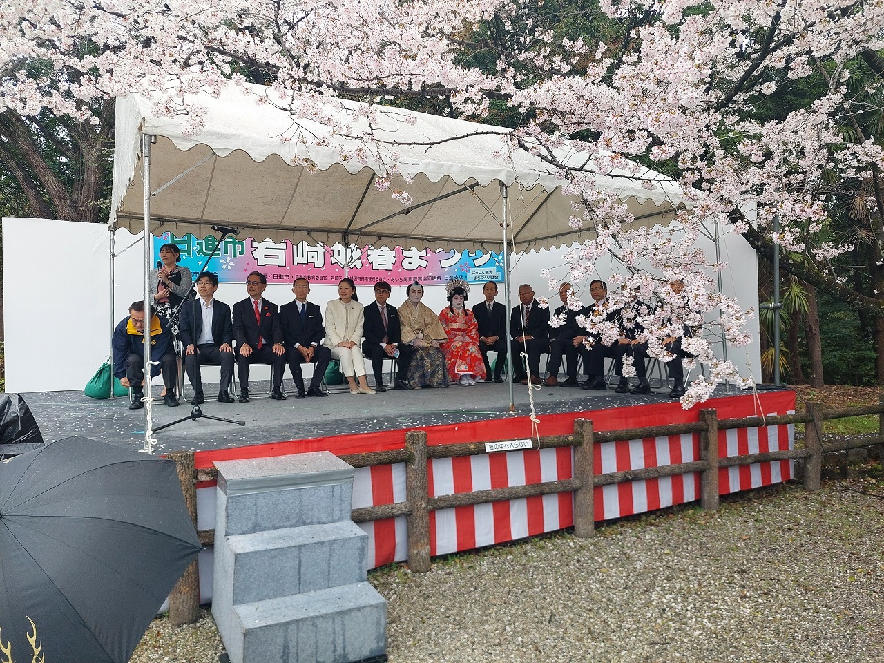 岩崎譲春まつりの出席者集合写真