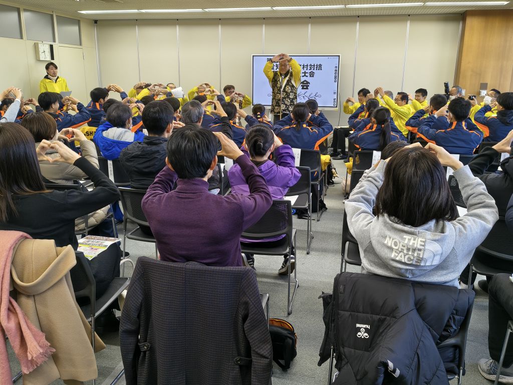 壮行会で挨拶する教育長