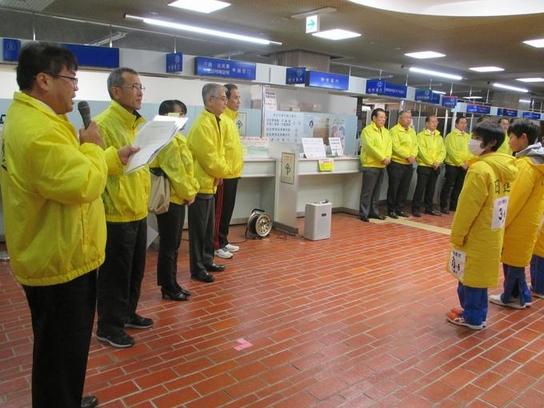愛知万博メモリアル第12回愛知県市町村対抗駅伝競走大会日進市代表選手壮行会にて選手を激励している様子の写真