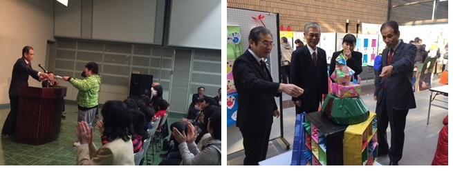市民会館にて第38回日進市伸びゆく子教育作品展表彰式が行われ左が賞状を贈呈している様子、右が作品を見ている様子の写真