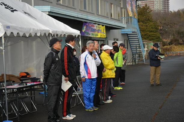 愛知池周回コースにて愛知池駅伝が開催され演説している写真