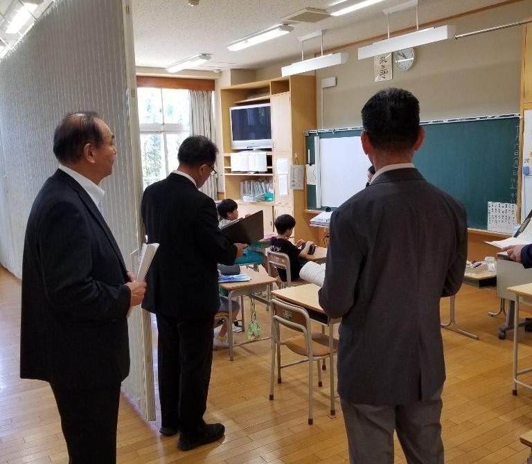 授業を見学する様子