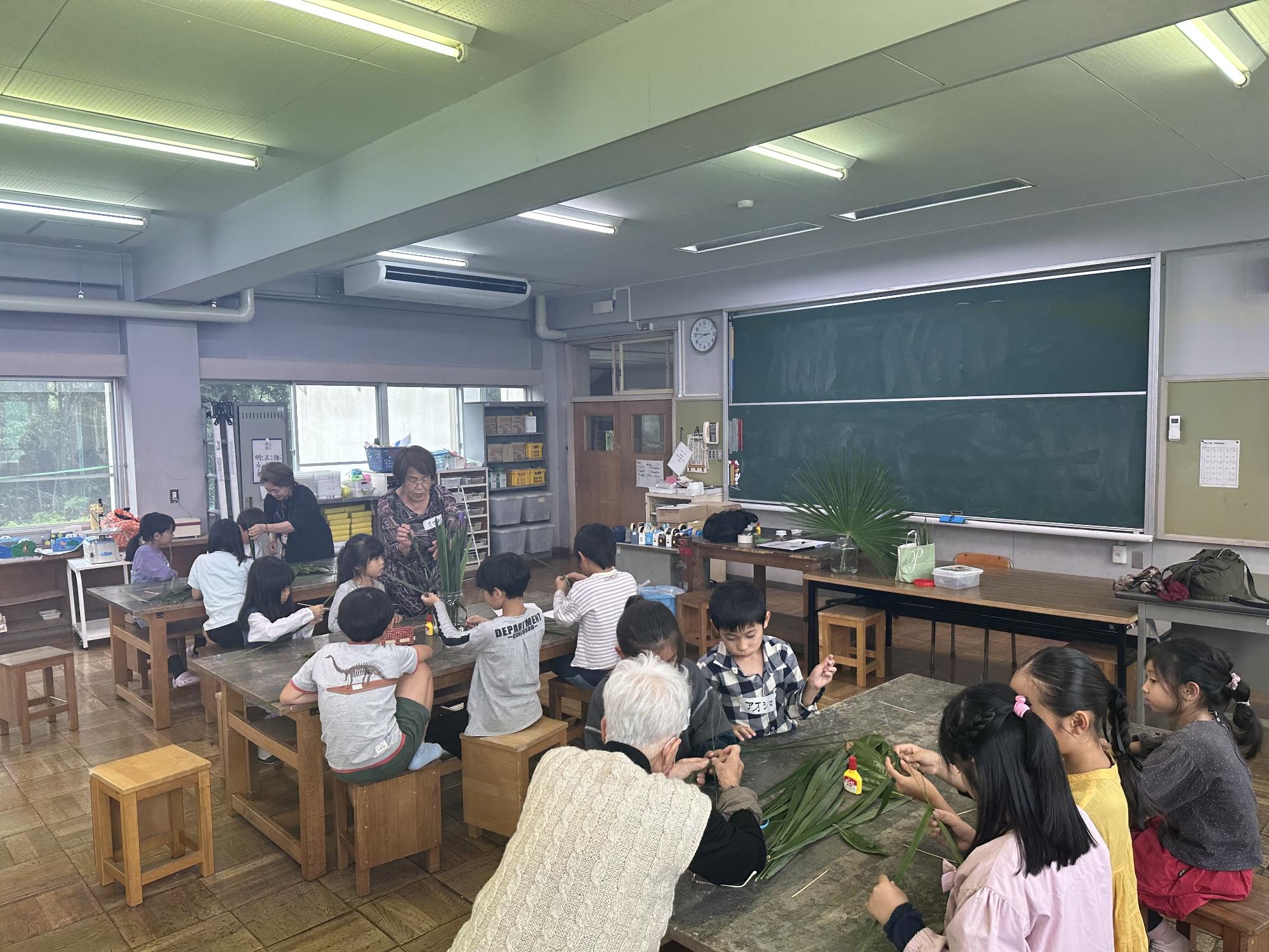 部活動の地域移行に係る実証事業の様子(小学校日本の遊び2)